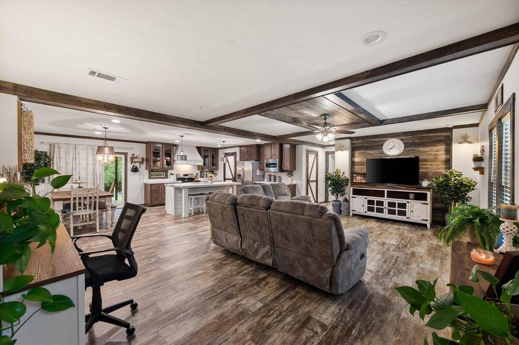 281 S State Highway 75 S, Fairfield, TX 75840