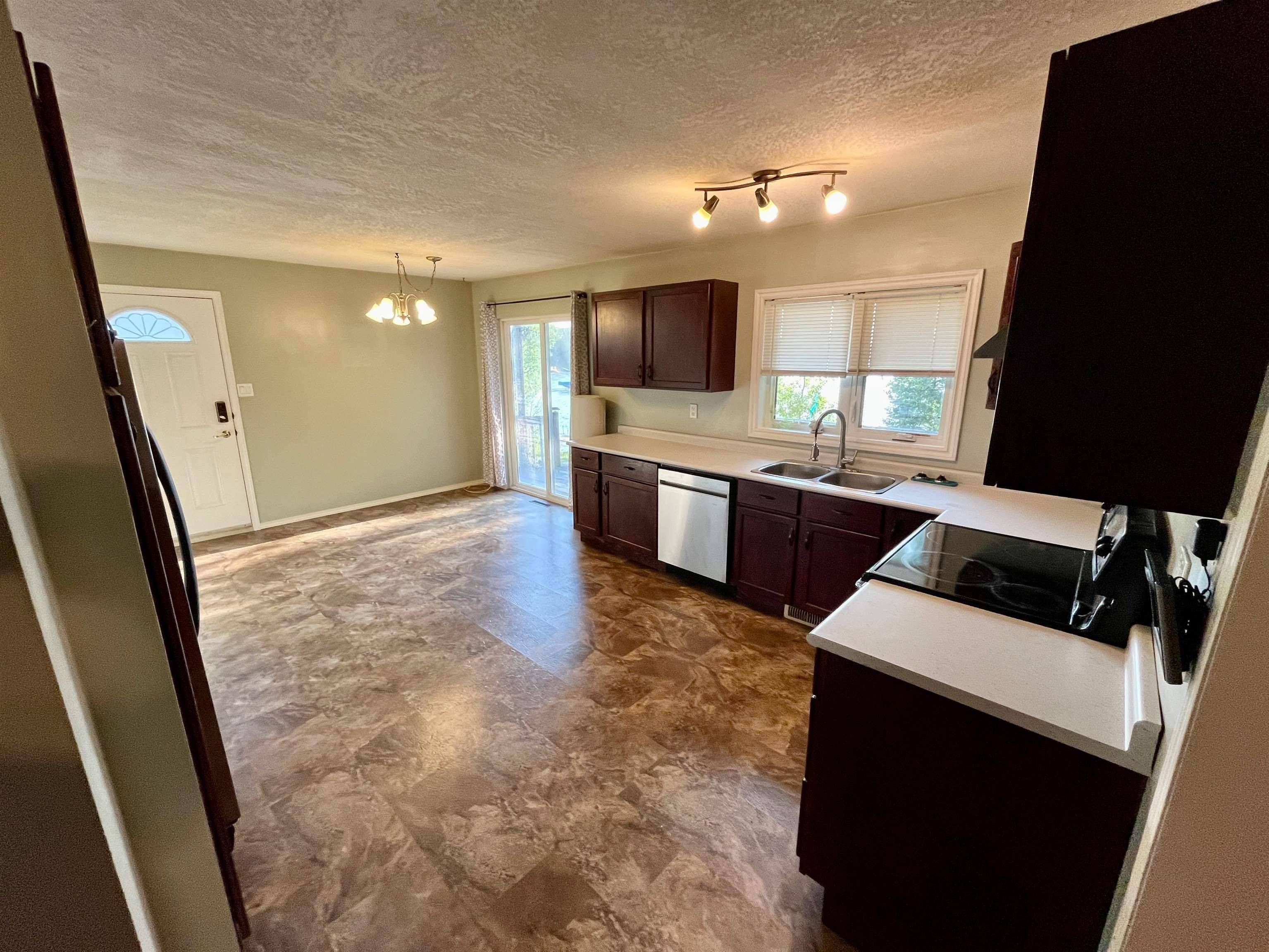 206 McMillan CRES, Dryden, ON P8N 0A2