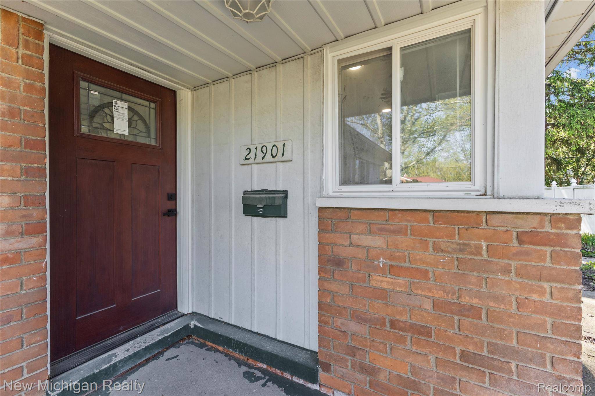 21901 Harding ST, Oak Park, MI 48237