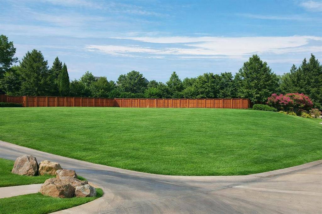 812 Sir Galahad Lane, Lewisville, TX 75056