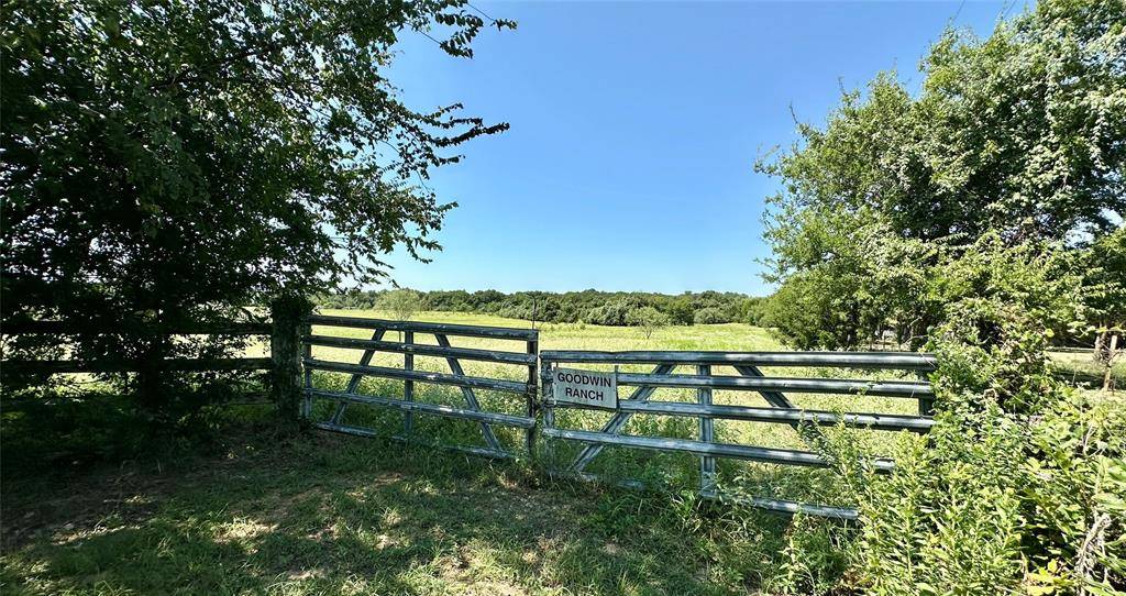 8401 County Rd 305, Grandview, TX 76050