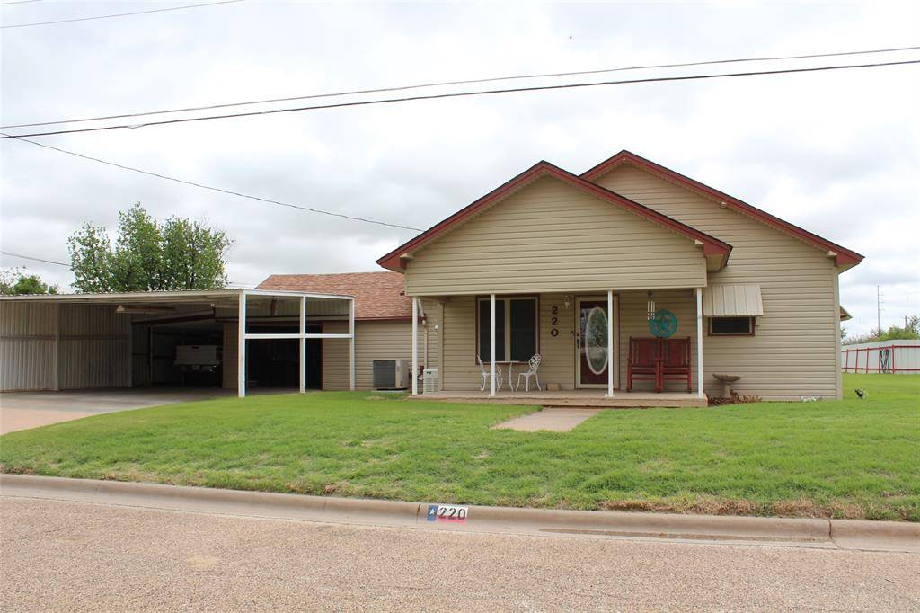 220 N 14th Avenue, Munday, TX 76371