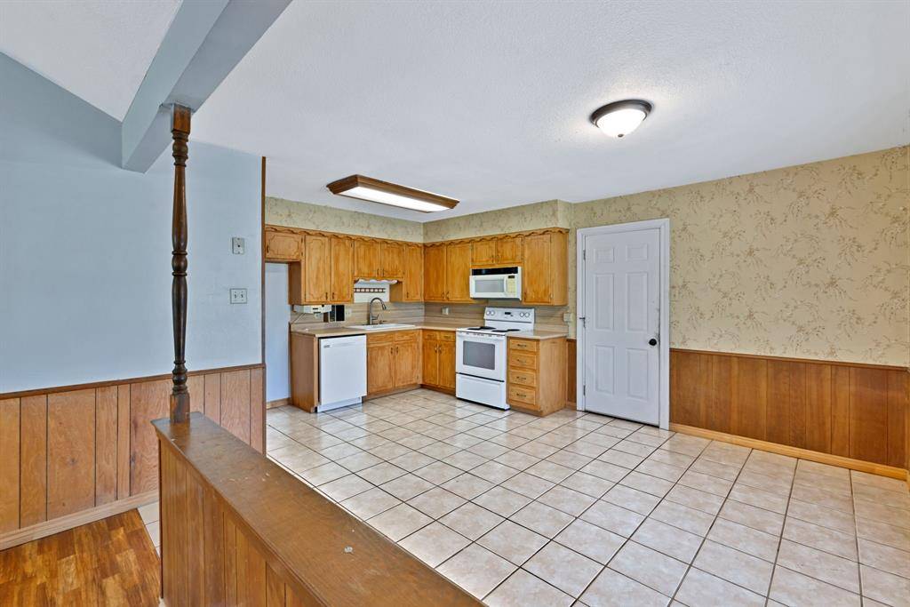 501 Post Oak Lane, Burleson, TX 76028