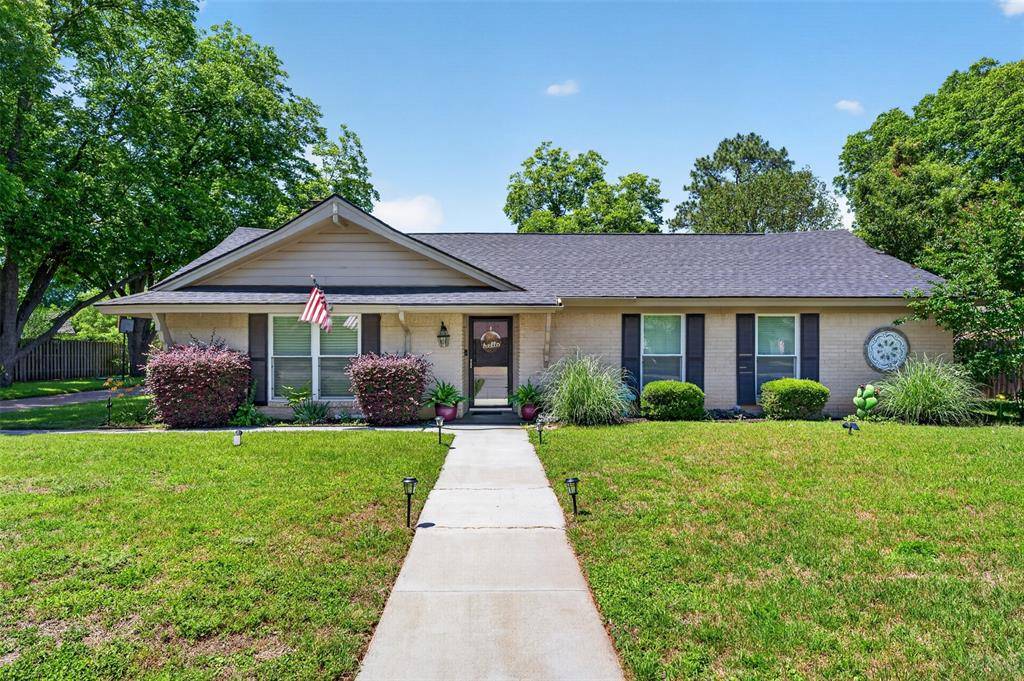 1218 Crestwood Drive, Cleburne, TX 76033