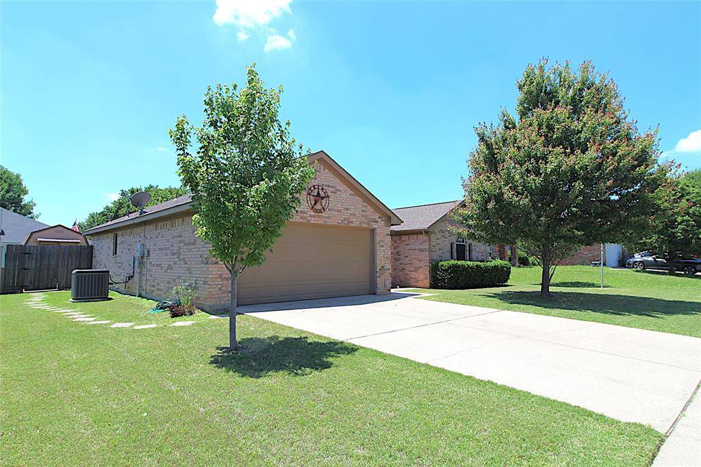 501 Barbara Jean Lane, Burleson, TX 76028
