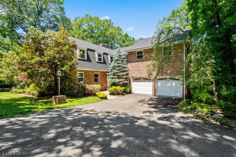 60 Brook Dr, Watchung Boro, NJ 07069