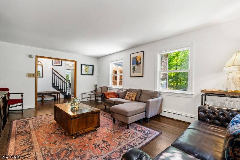 60 Brook Dr, Watchung Boro, NJ 07069