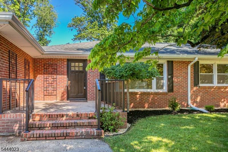 4 Park Ln, Franklin Twp., NJ 08540