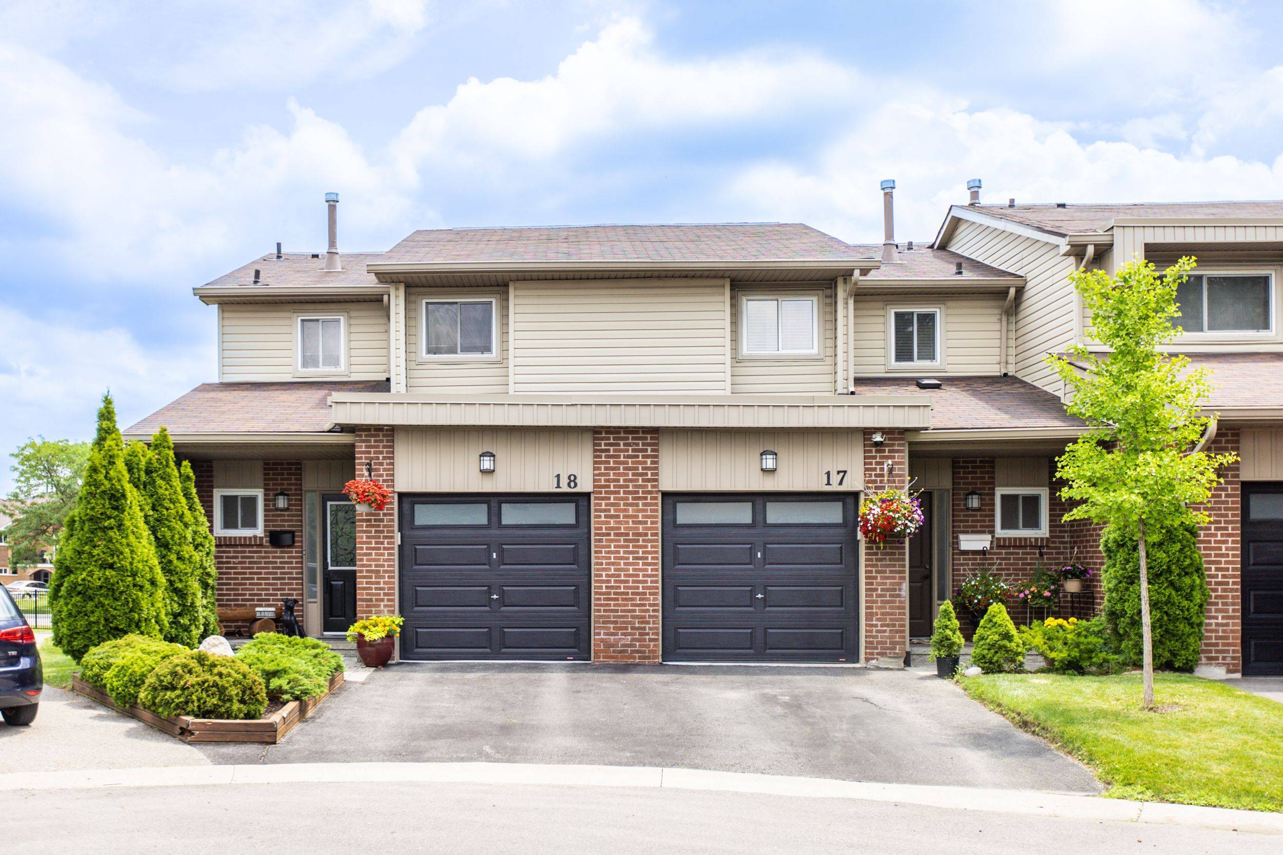 485 Meadows BLVD #17, Mississauga, ON L4Z 1H1
