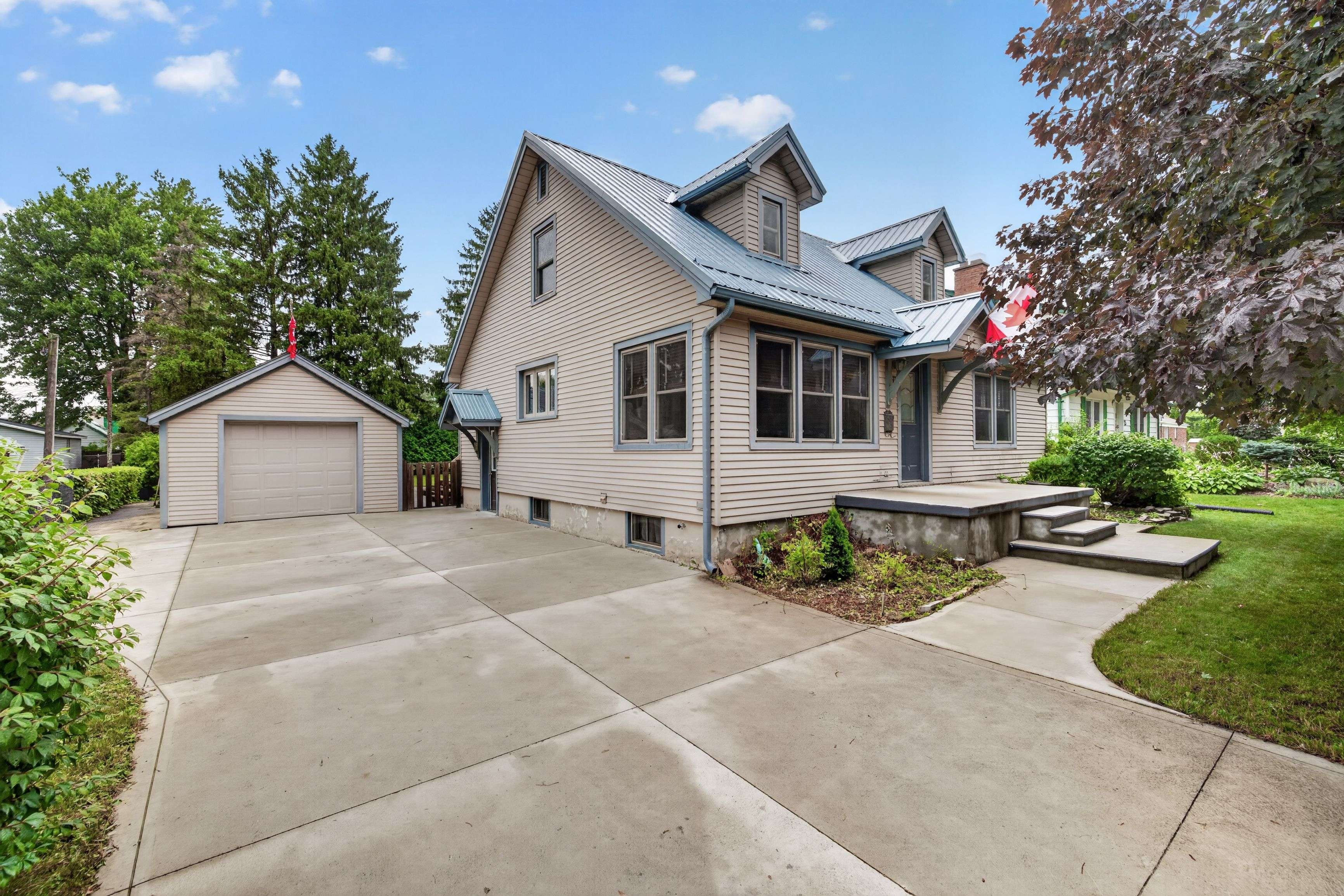 11 Maple ST E, Aylmer, ON N5H 1B6