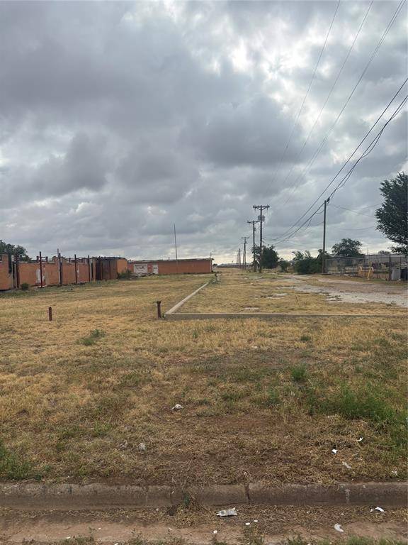 1900 Walter Griffin Street, Plainview, TX 79072