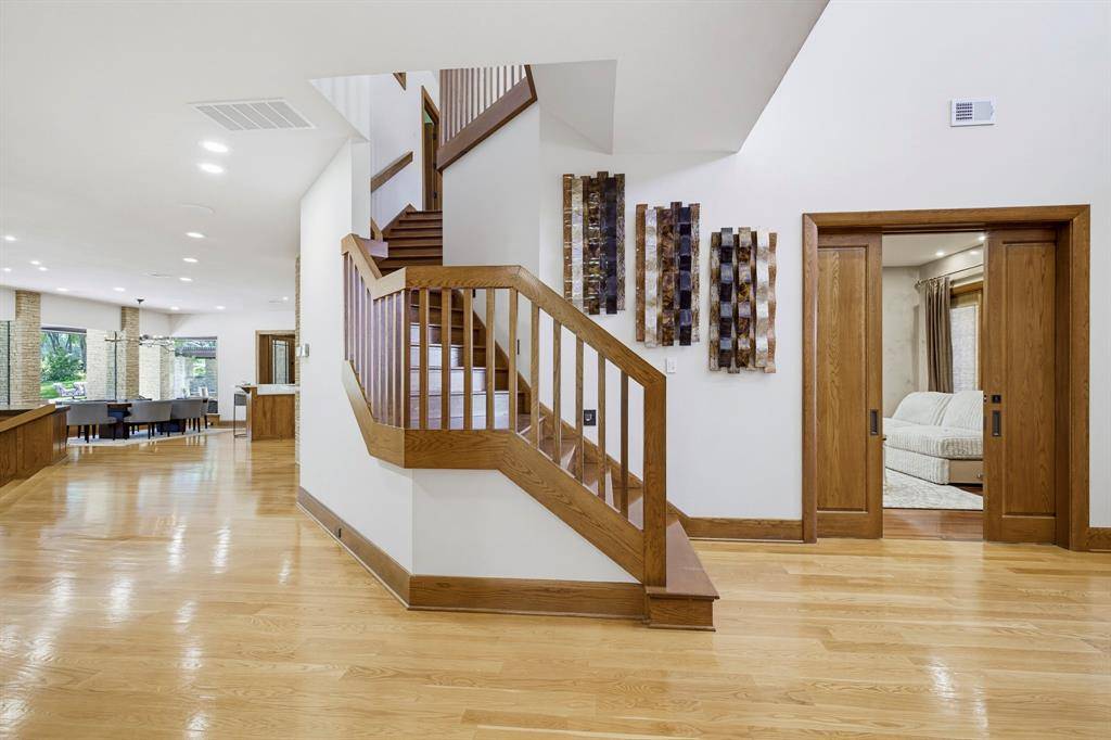 6816 Oak Hill Drive, Fort Worth, TX 76132