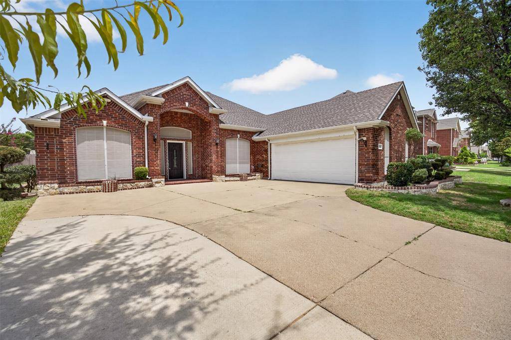 2848 Gillespie Lane, Grand Prairie, TX 75052