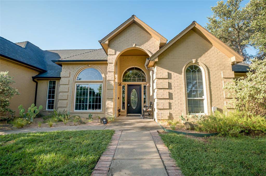 182 Lakeview Drive, Aledo, TX 76008