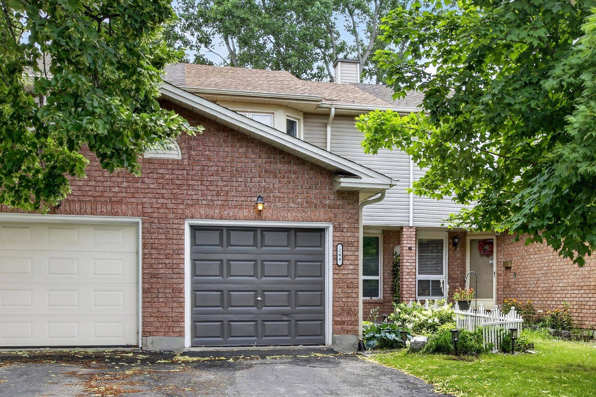 244 Huntersfield DR, Hunt Club - South Keys And Area, ON K1T 3M5