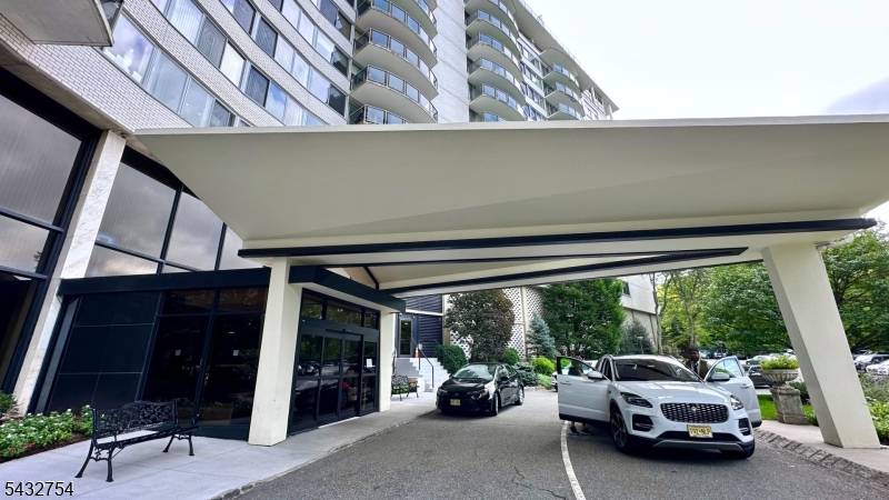 1 Claridge Dr Apt 1000 #1000, Verona Twp., NJ 07044