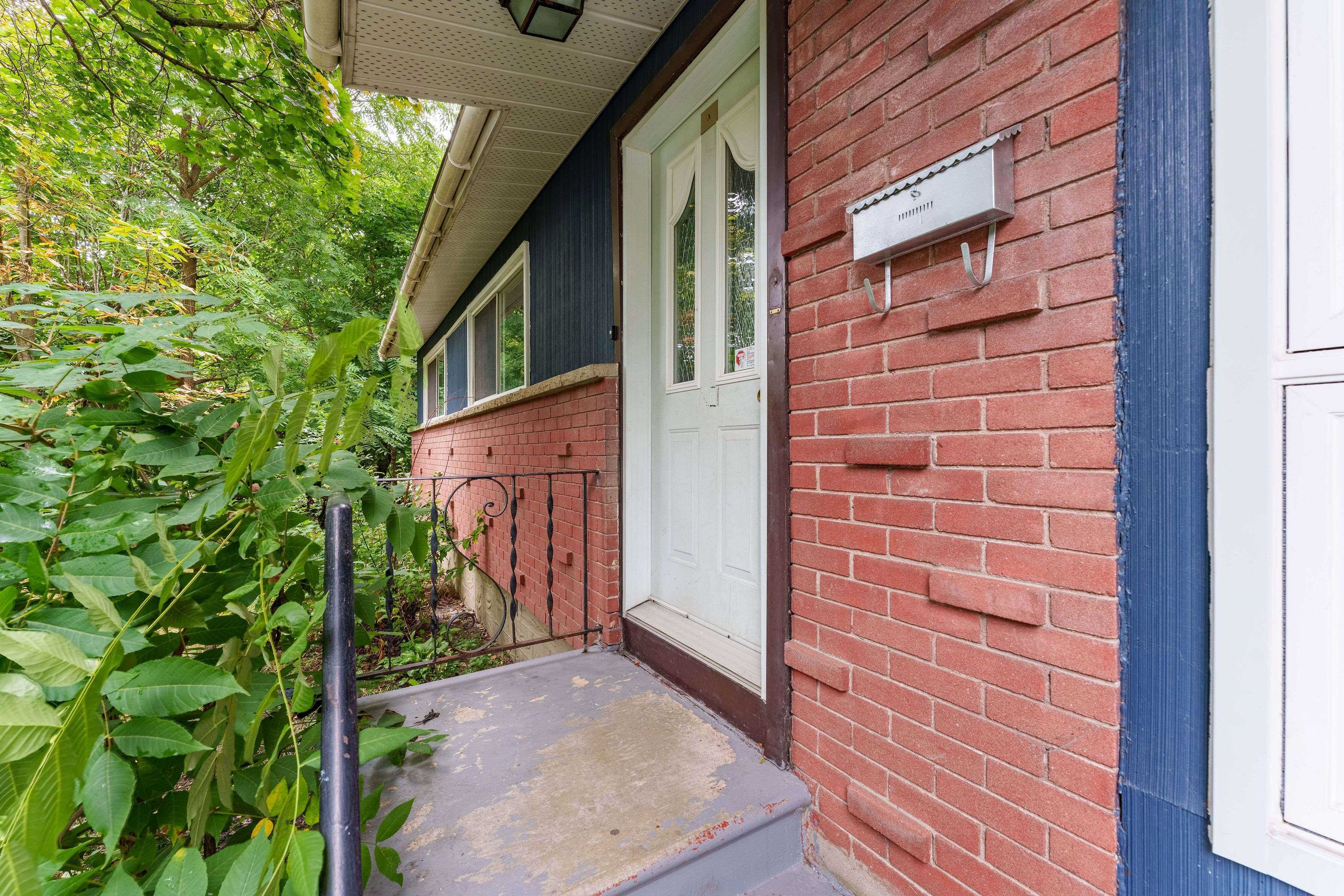 935 GOREN AVE, Elmvale Acres And Area, ON K1S 1N4