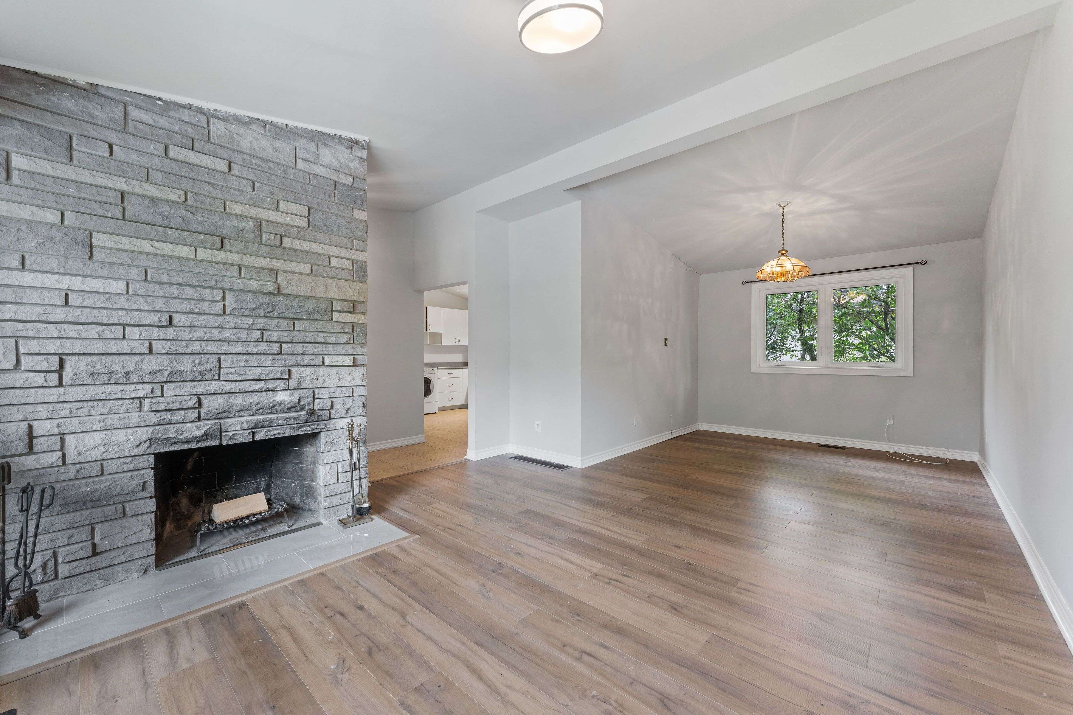 935 GOREN AVE, Elmvale Acres And Area, ON K1S 1N4