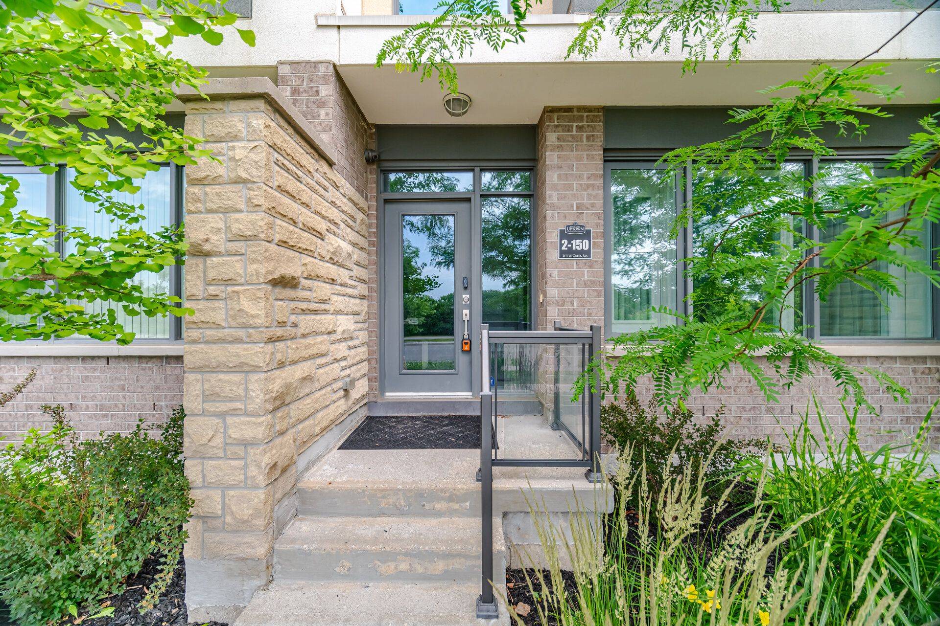 150 Little Creek RD #2, Mississauga, ON L5R 0E9