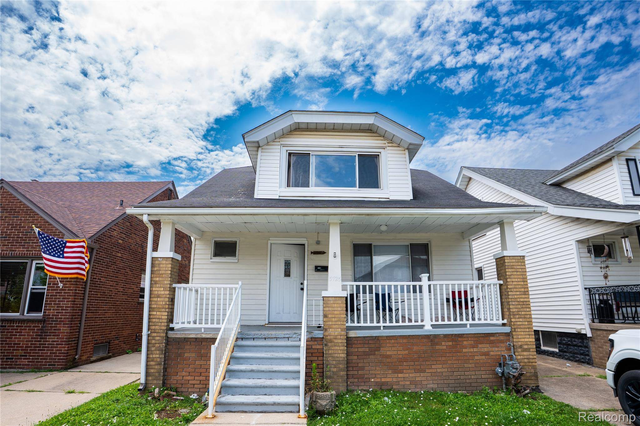 5725 Bingham ST, Dearborn, MI 48126