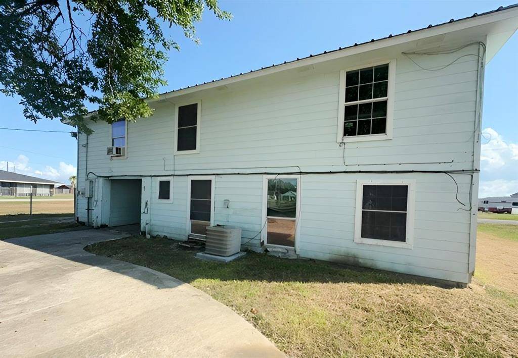50 N Vivian Stevens Street, Port Lavaca, TX 77979