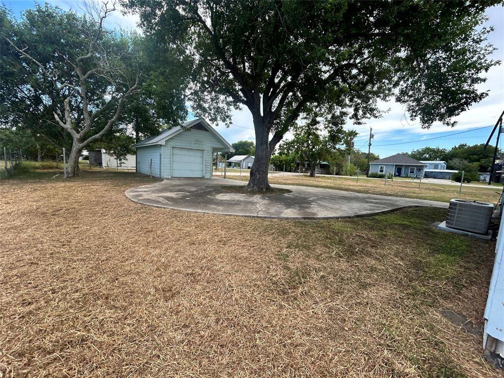 50 N Vivian Stevens Street, Port Lavaca, TX 77979