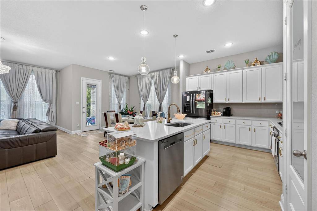 2814 Grand Lookout Lane, Arlington, TX 76001