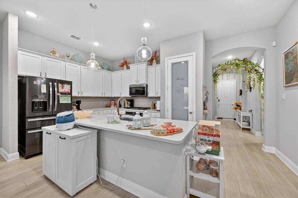 2814 Grand Lookout Lane, Arlington, TX 76001