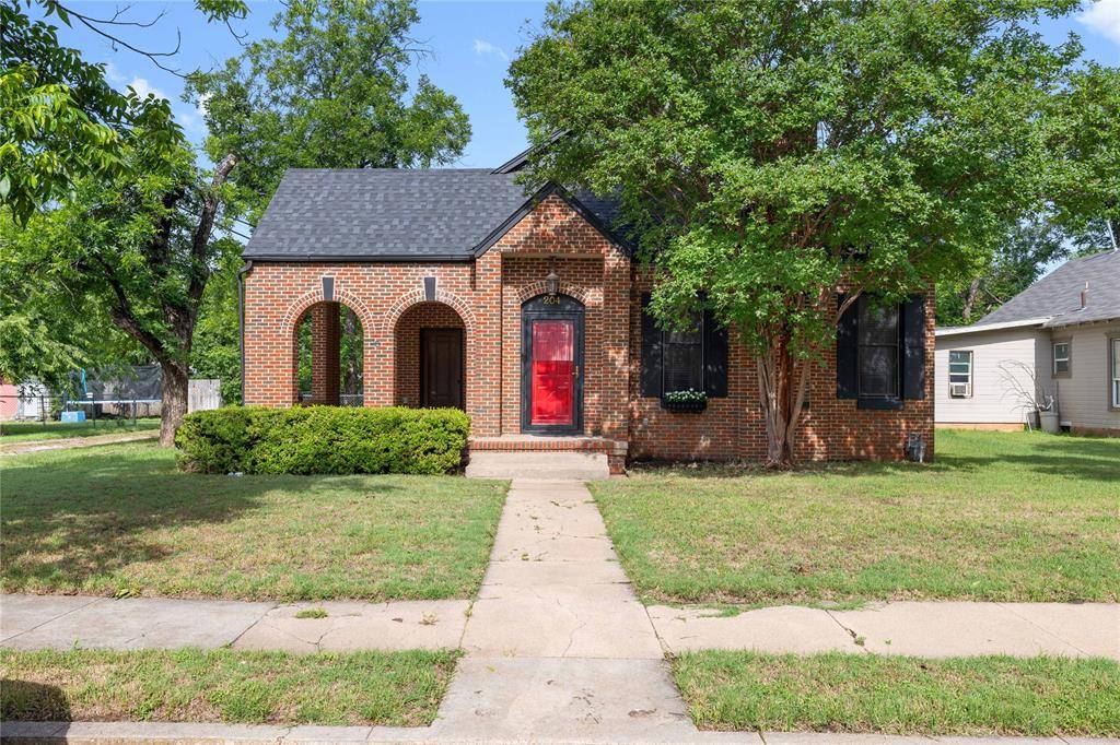 204 S Nueces Street, Coleman, TX 76834