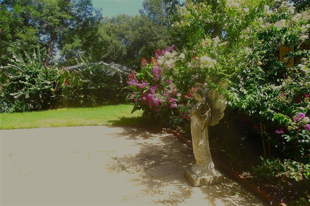 411 Brookwood Drive, Woodway, TX 76712