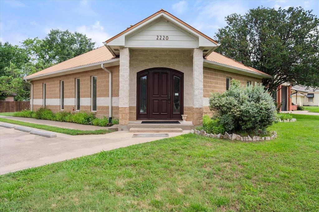 2220 W 2nd Avenue, Corsicana, TX 75110