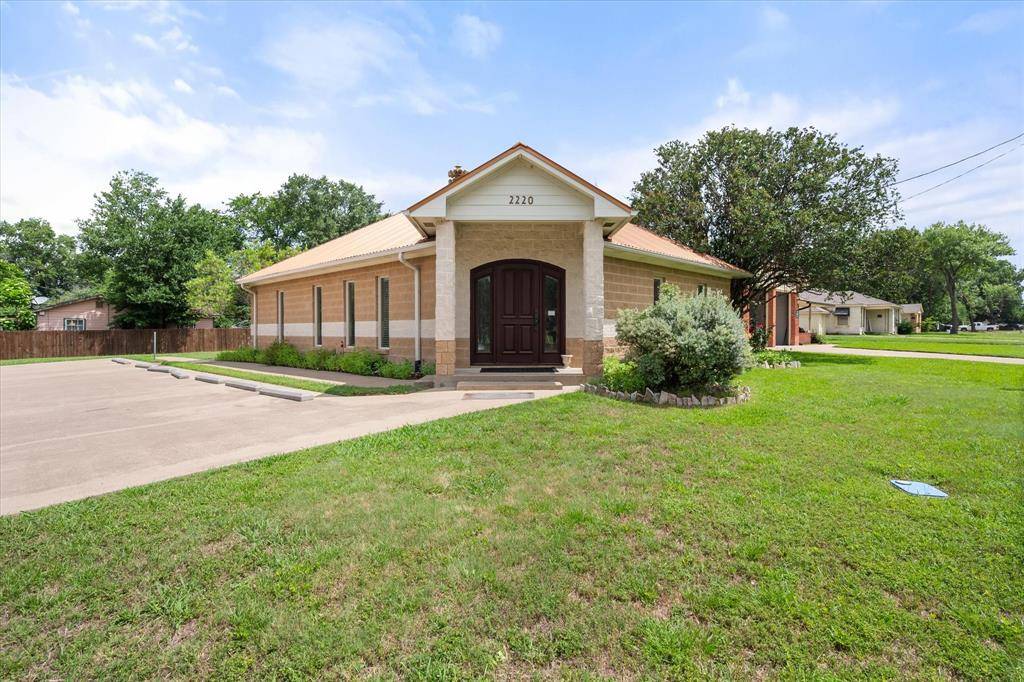 2220 W 2nd Avenue, Corsicana, TX 75110