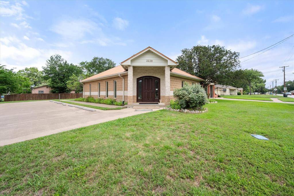 2220 W 2nd Avenue, Corsicana, TX 75110