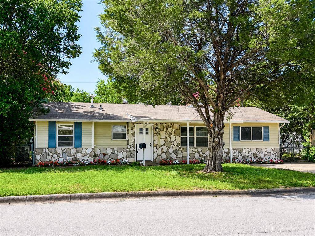 209 W Southern Avenue, Saginaw, TX 76179