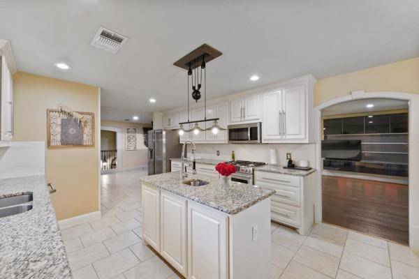 1806 Old Oak Drive, Arlington, TX 76012