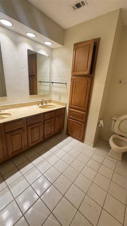 1908 CHASEWOOD Circle #207, Arlington, TX 76011