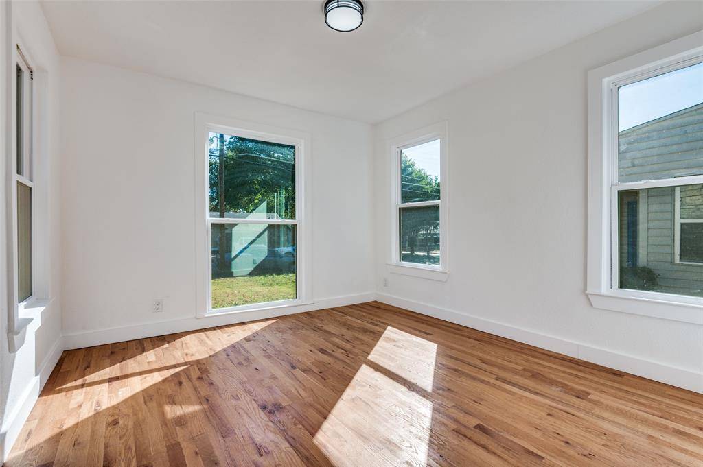 927 S Franklin Street, Dallas, TX 75211