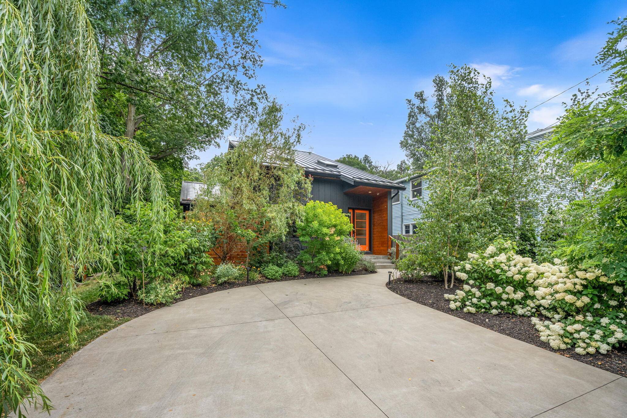 841 Holland ST, Saugatuck City, MI 49453
