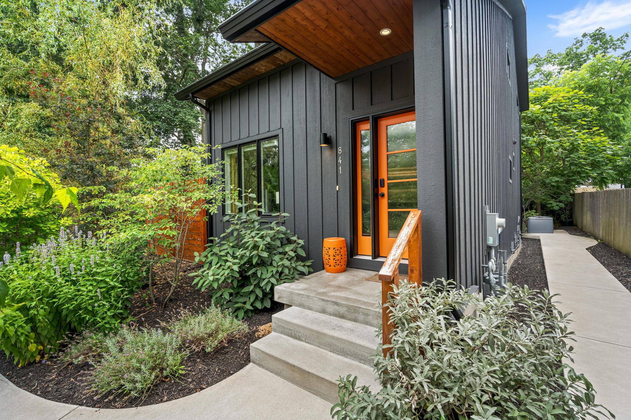 841 Holland ST, Saugatuck City, MI 49453