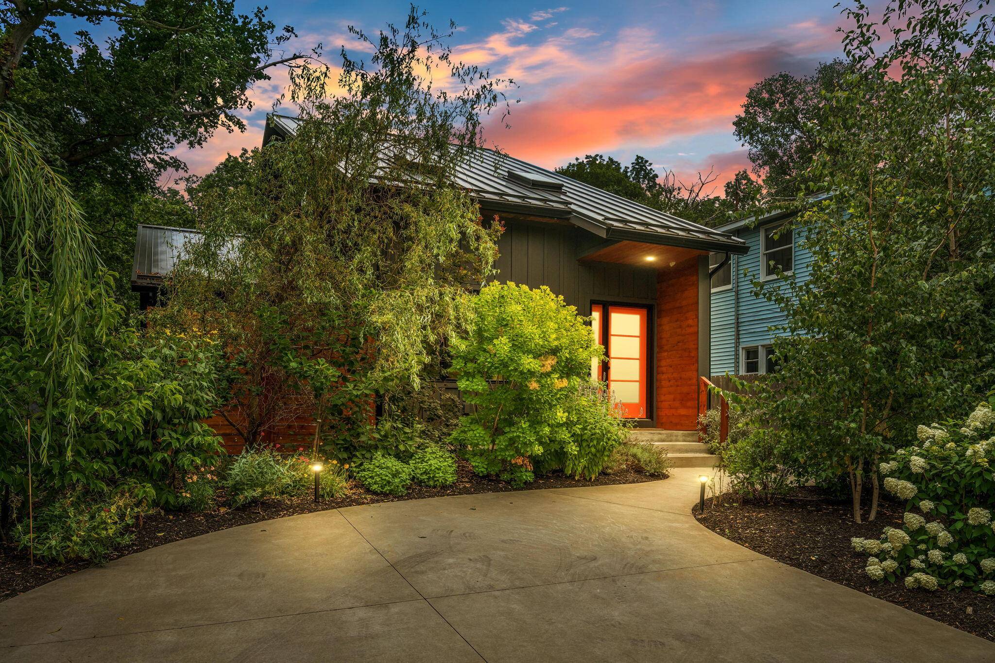 841 Holland ST, Saugatuck City, MI 49453