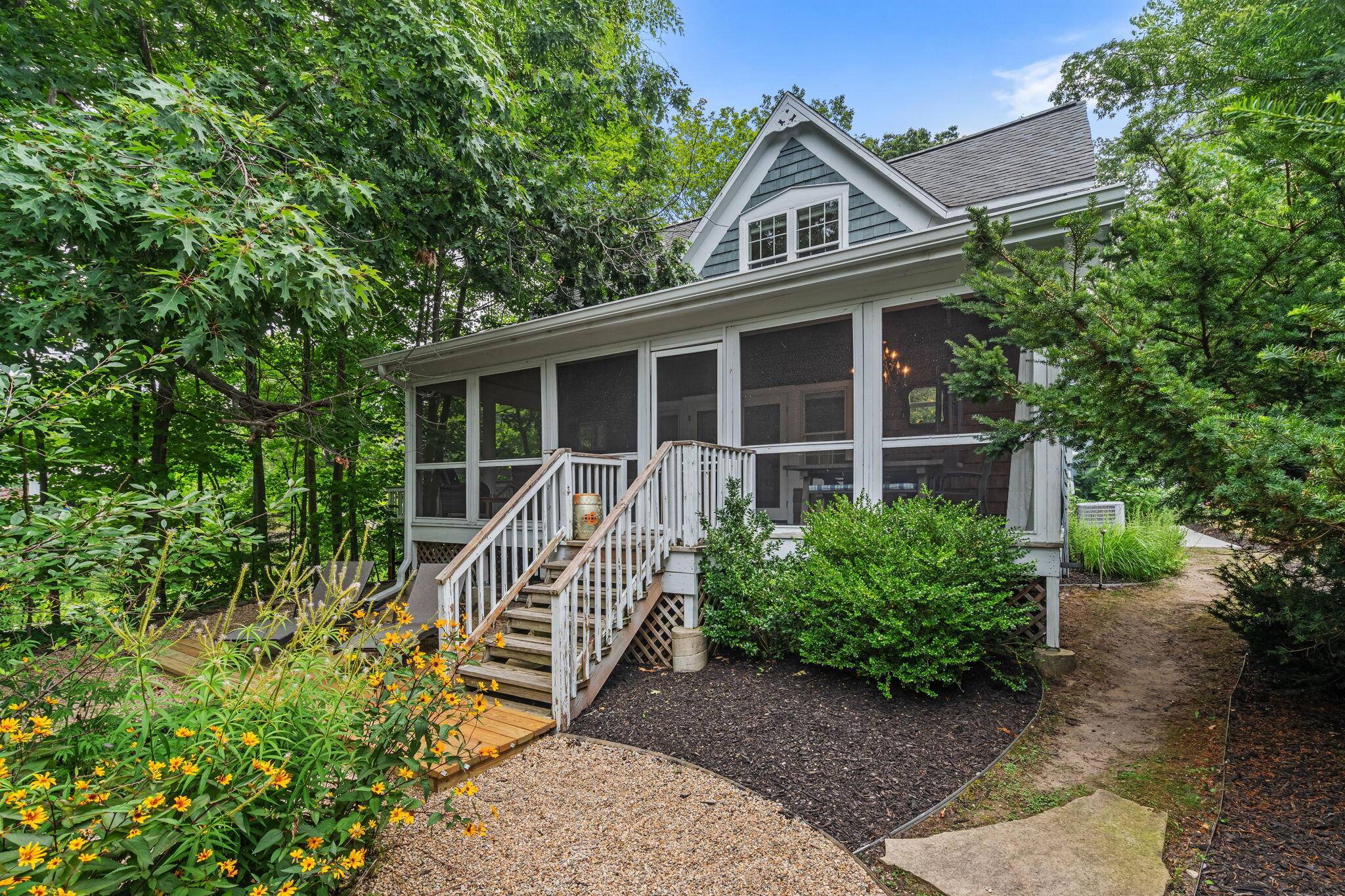 790 Simonson DR, Saugatuck City, MI 49453