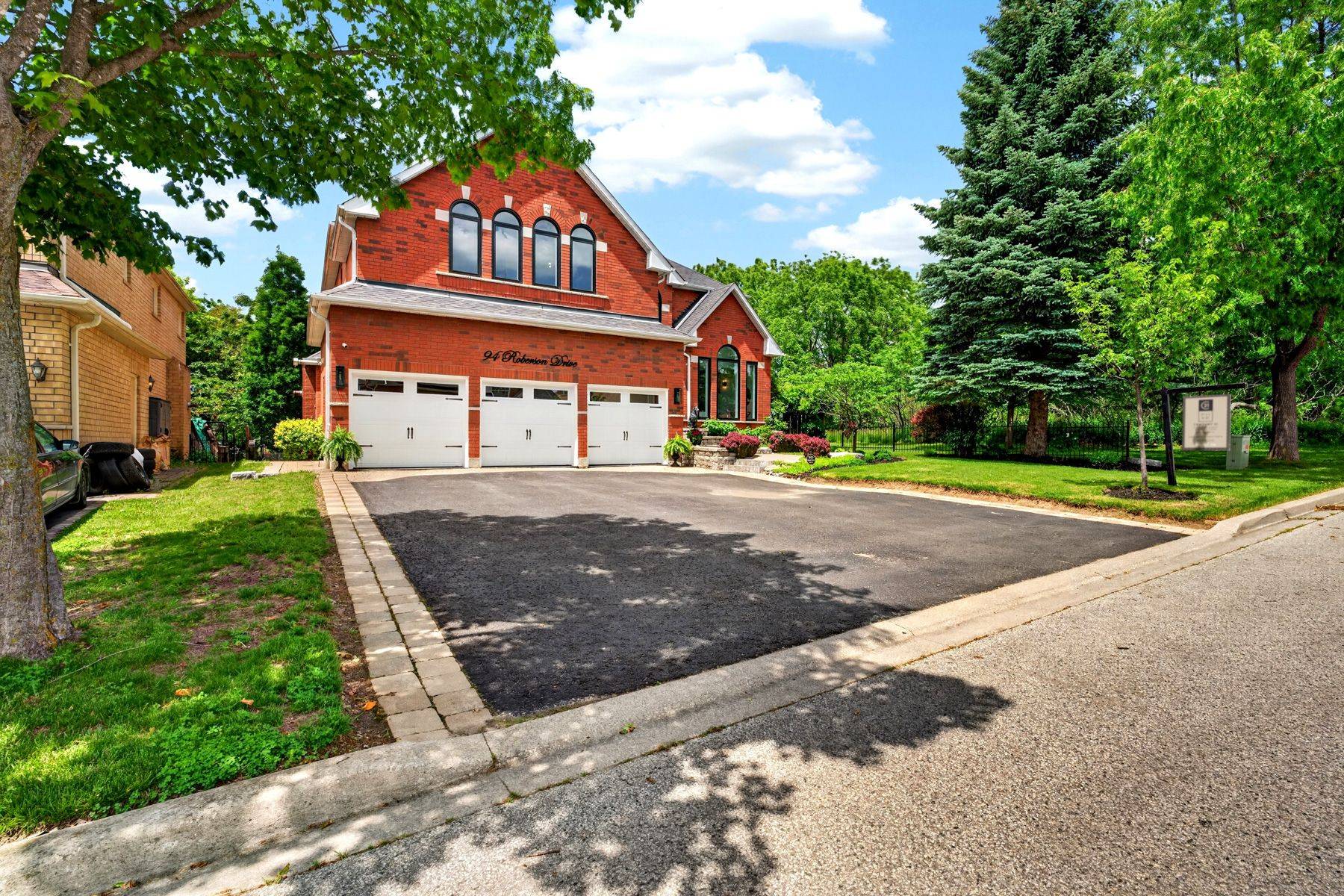 94 Roberson DR, Ajax, ON L1T 3Z6