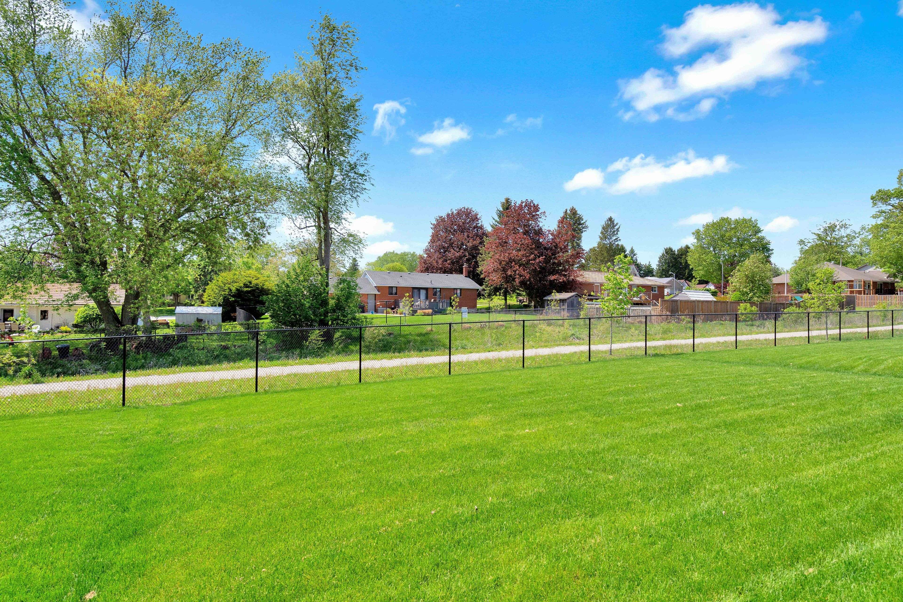 45 Lark ST, Tillsonburg, ON N4G 0K8