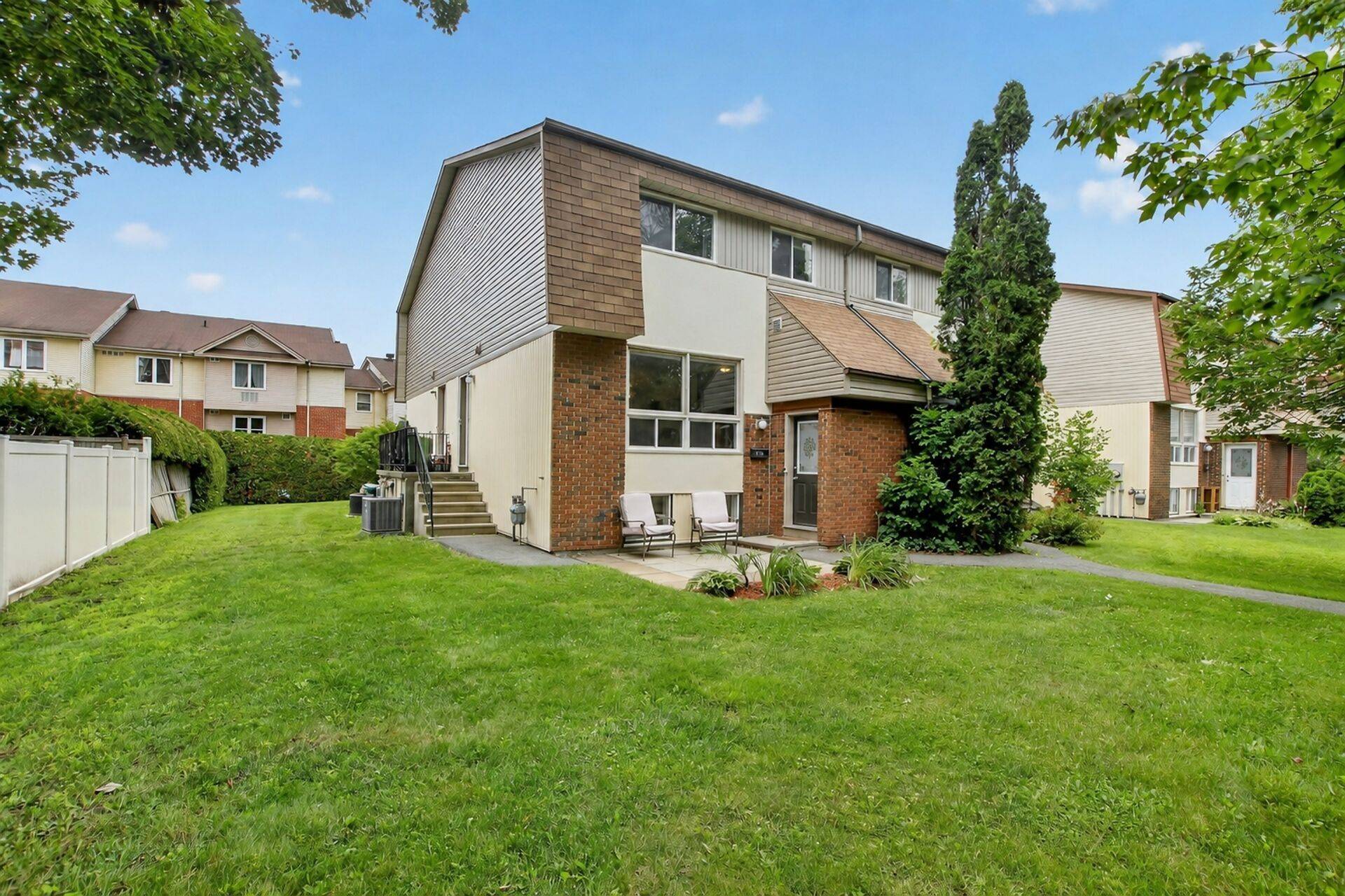 34A Forester CRES, Bells Corners And South To Fallowfield, ON K2H 8Y2