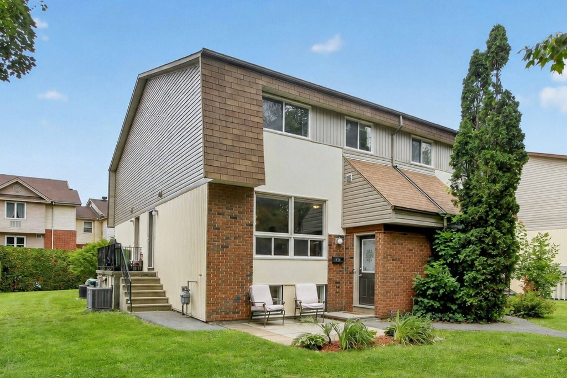 34A Forester CRES, Bells Corners And South To Fallowfield, ON K2H 8Y2