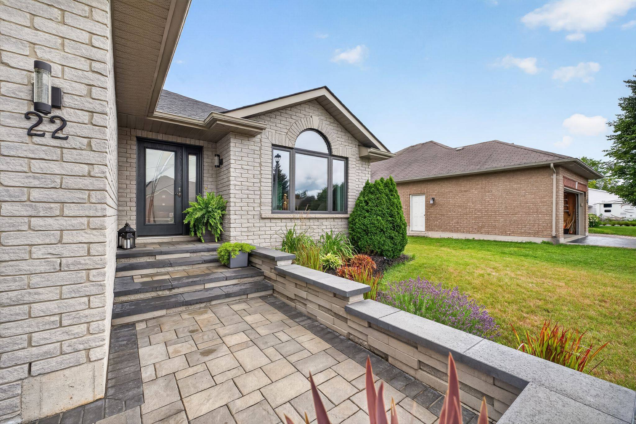 22 Iroquois AVE, Brighton, ON K0K 1H0