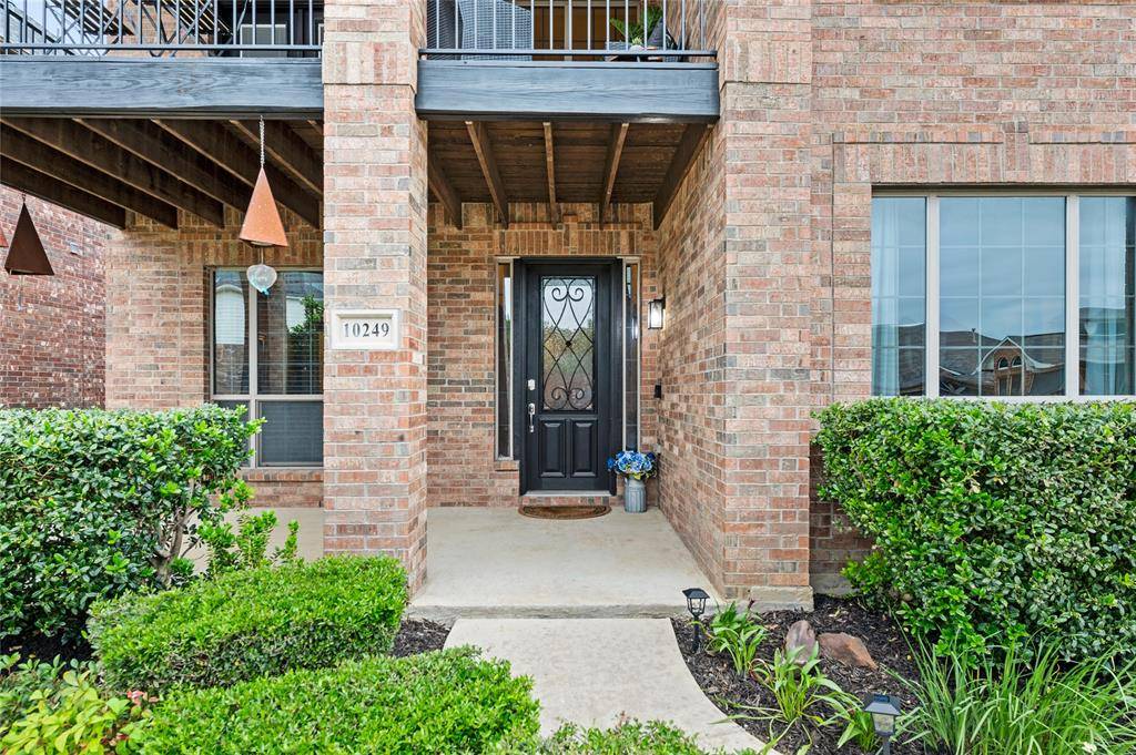 10249 Crowne Pointe Lane, Fort Worth, TX 76244