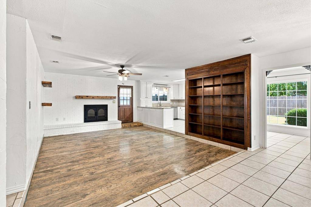 209 Diane Drive, Sanger, TX 76266