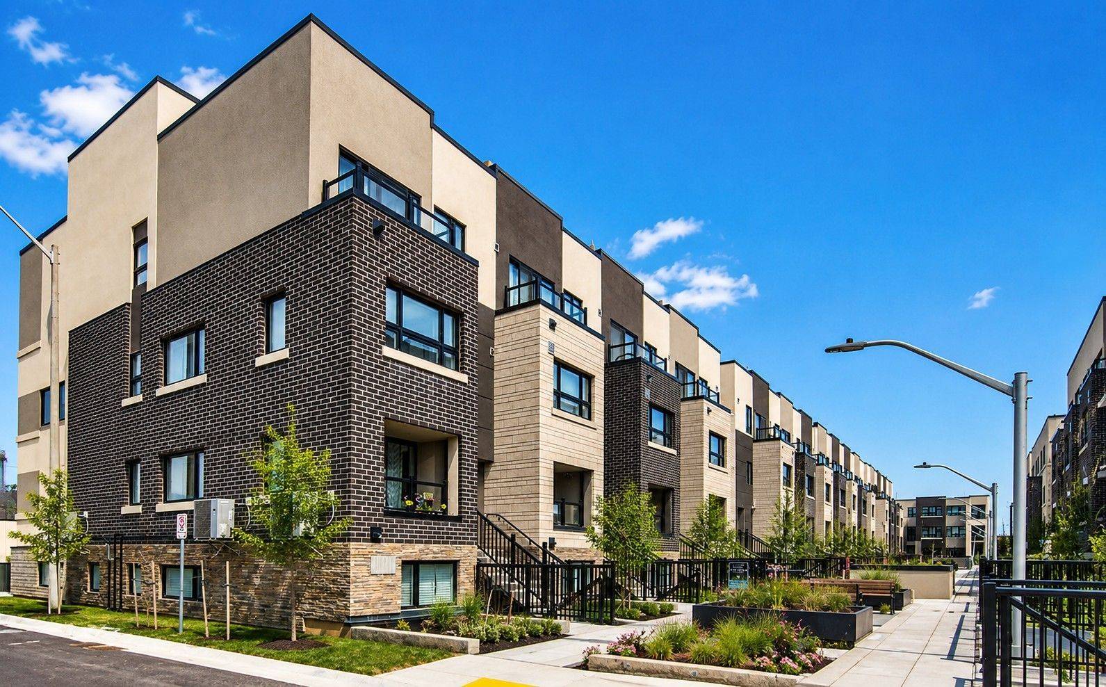 1135 Cooke BLVD #109, Burlington, ON L7T 4A8