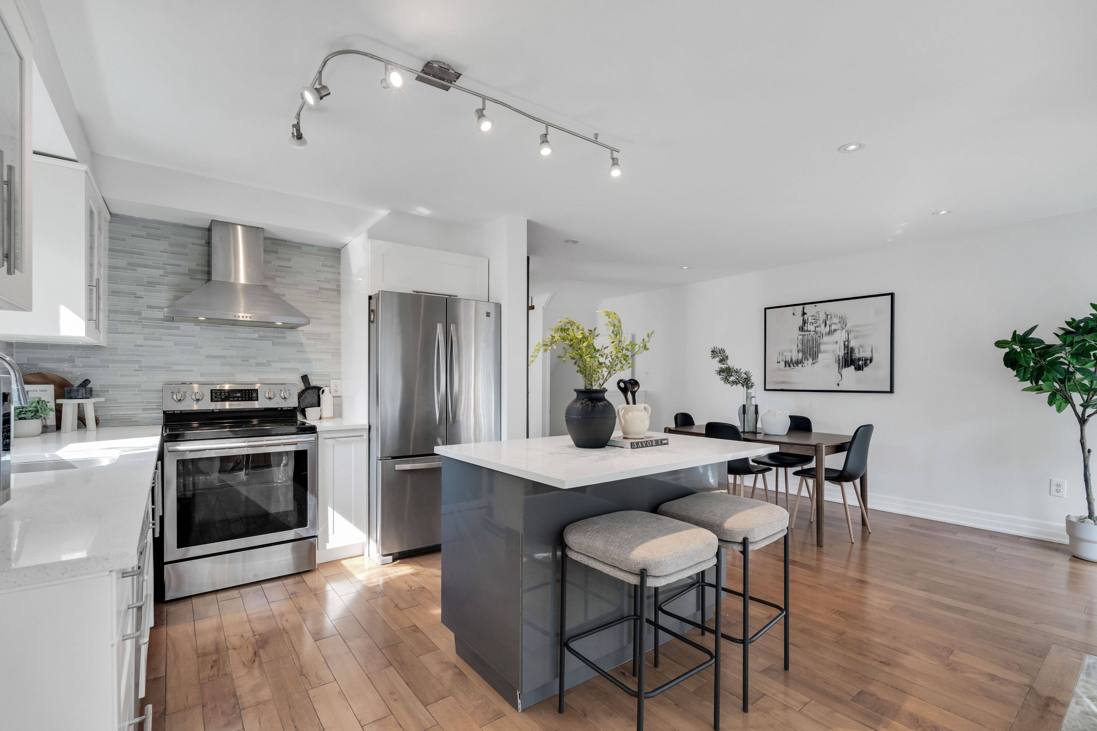 406 Pinnacle TRL, Aurora, ON L4G 7G6